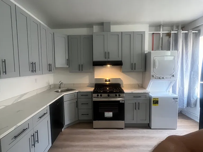 337 Grove St #4 — Photo 4