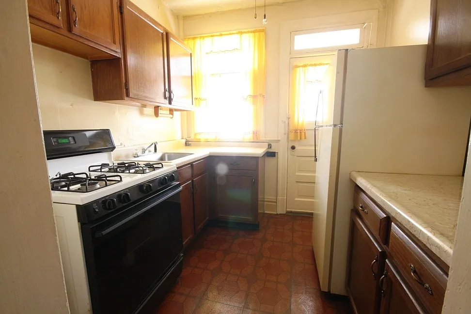 1664 Jancey St photo 1