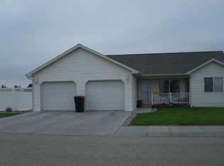 1130 W 1st St, Hardin, MT 59034