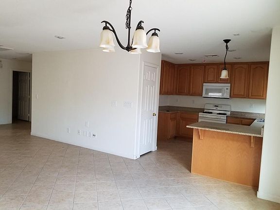 5th image of 6301 Climbing Vine Ave