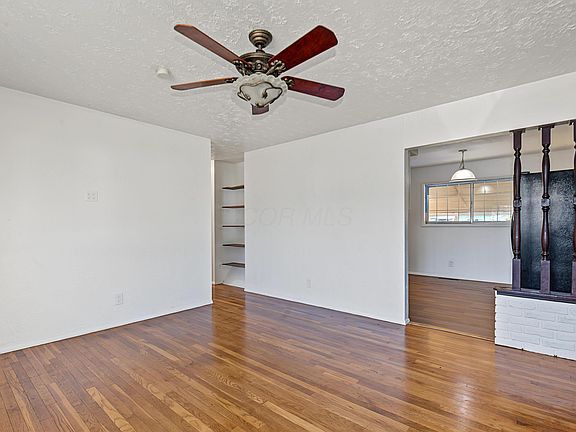 3rd image of 3827 Wade Rd