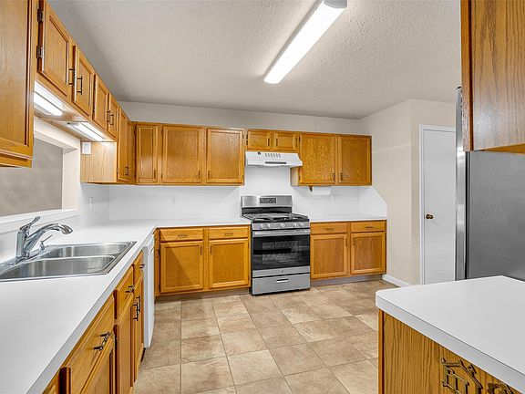 5th image of 3310 Country Meadows Ct