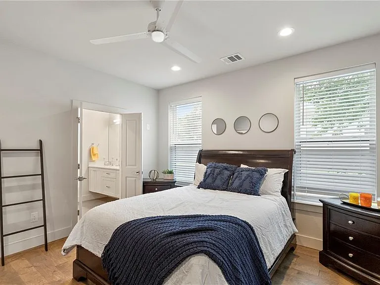 1412 Perez St #1 — Photo 10