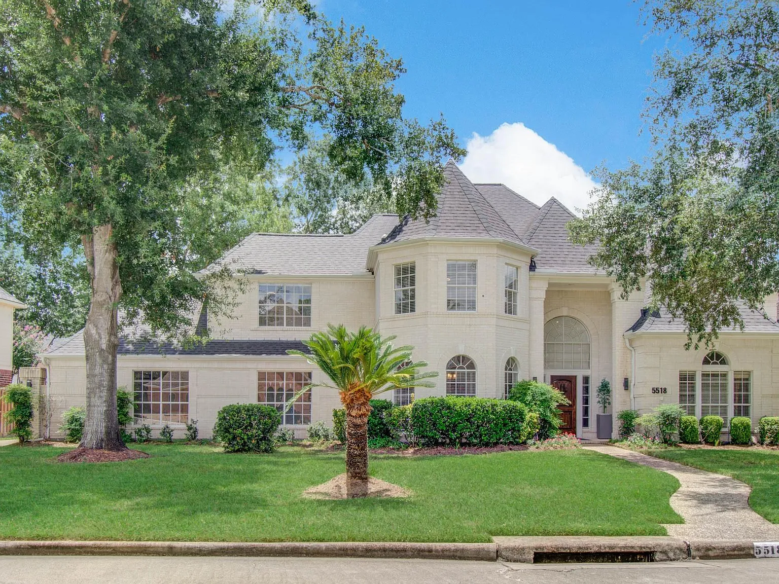 4 bed, 3.5 bath, 4334 sqft, $4,950 — Photo 3