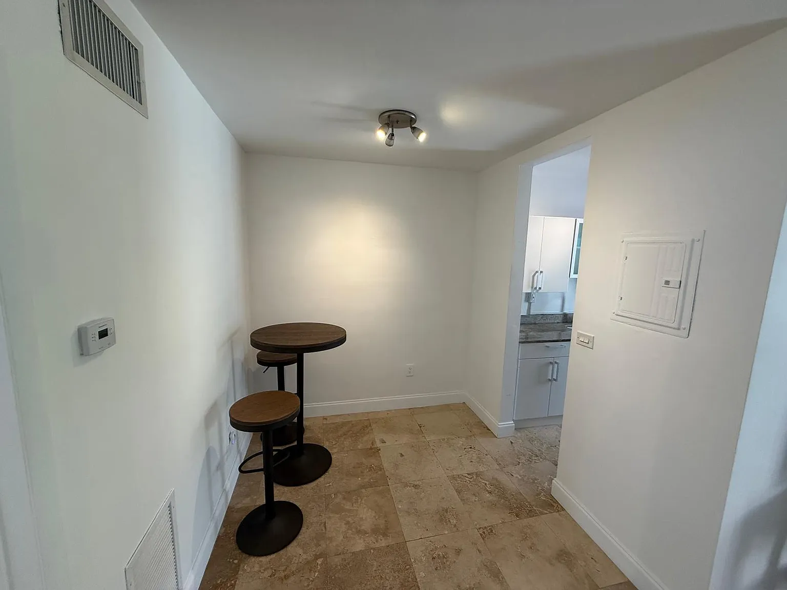1 bed, 530 sqft, $2,300 — Photo 4