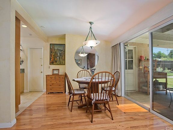 5th image of 7442 Lasaine Ave
