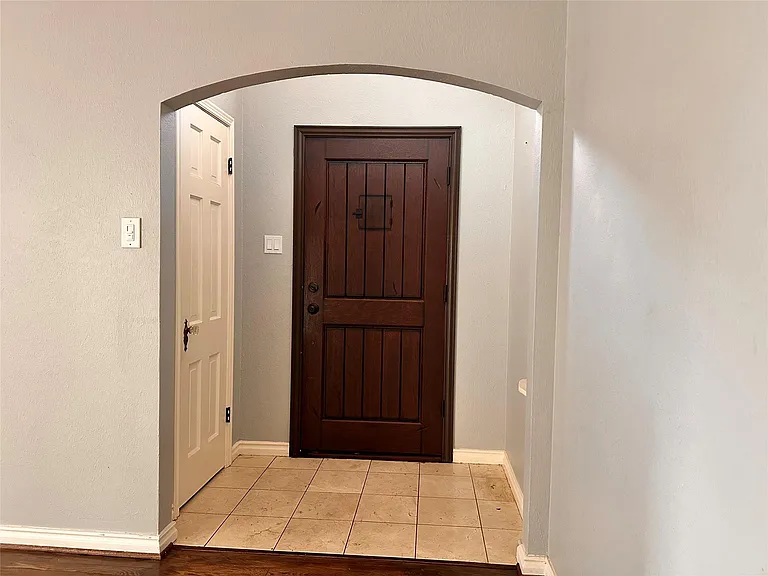 2222 Carnes St — Photo 42