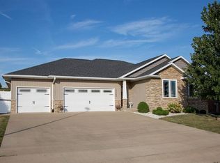 2264 Julia Dr, Dubuque, IA 52002