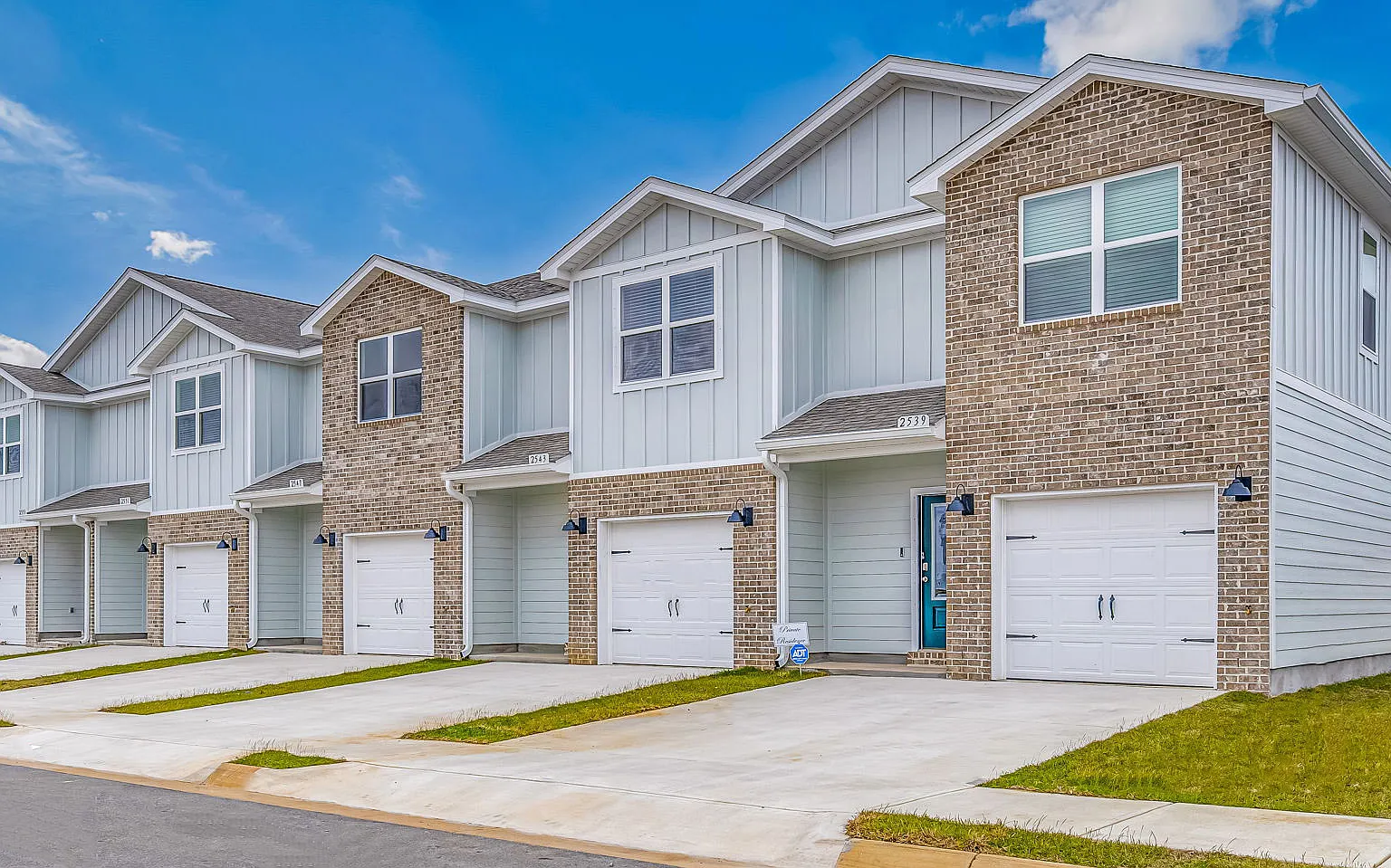 3 bed, 1460 sqft, $2,050 — Photo 1