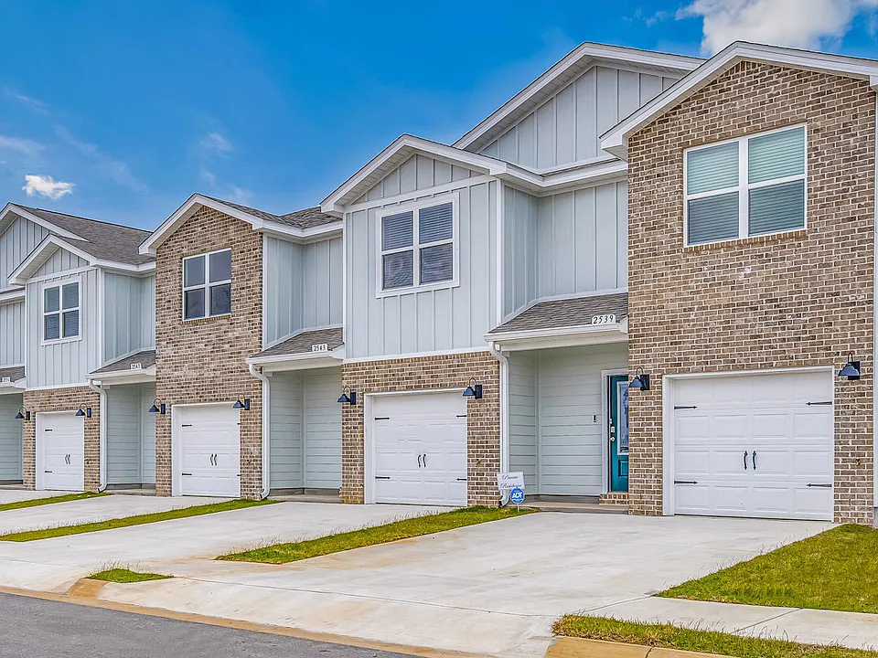 2422 Cliff Hollow Cir