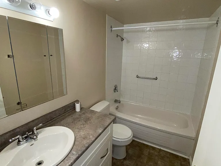 885 Craigflower Rd — Photo 8