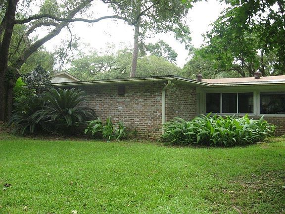 3rd image of 102 Berkley Dr