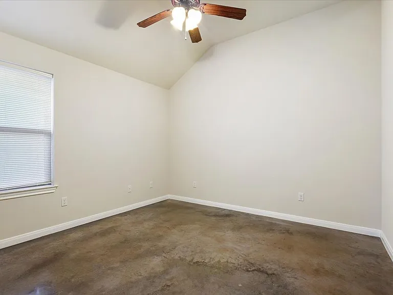 621 Monticello Cir — Photo 21