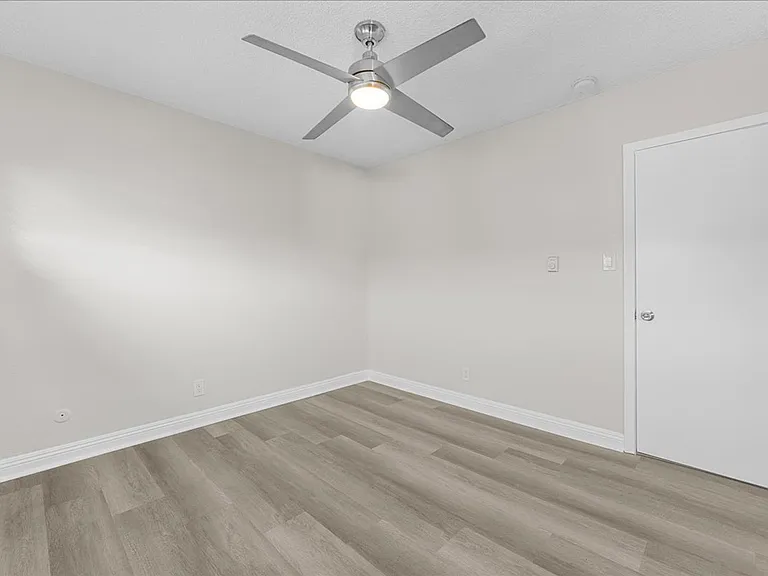 16935 S Vermont Ave #10 — Photo 7