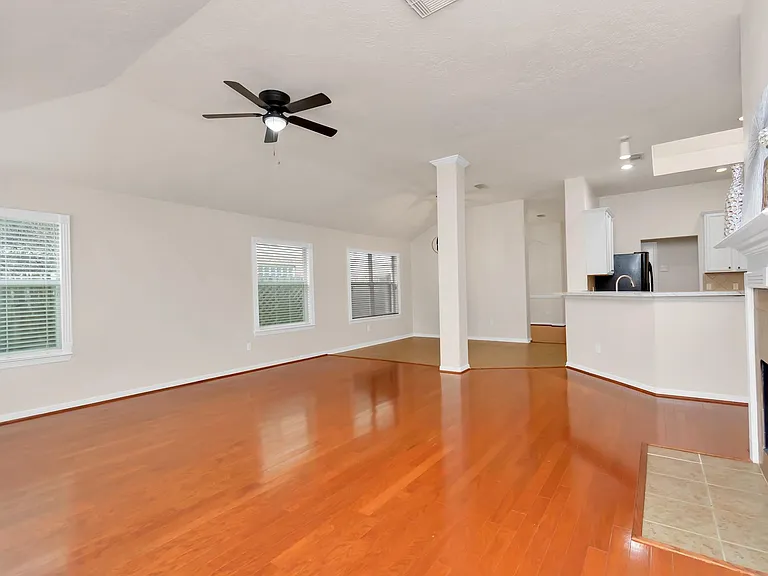 16510 Bluff Springs Dr — Photo 17