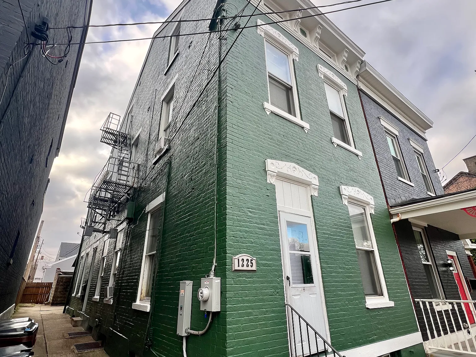 Studio, $1,000 — Photo 2