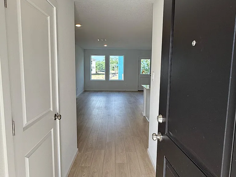837 Lynx St — Photo 5
