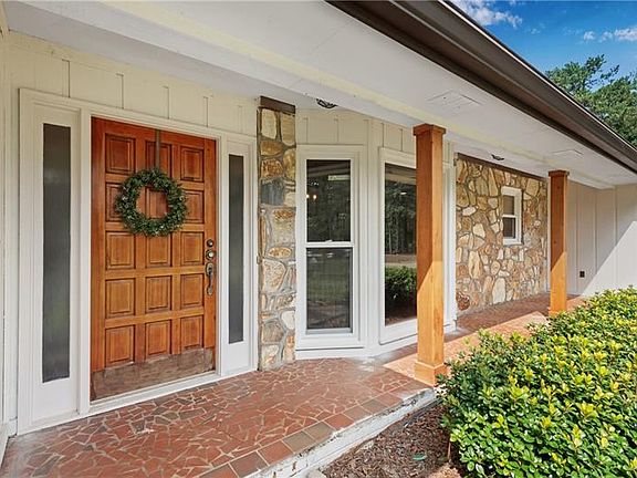 4th image of 345 Saddle Horn Cir