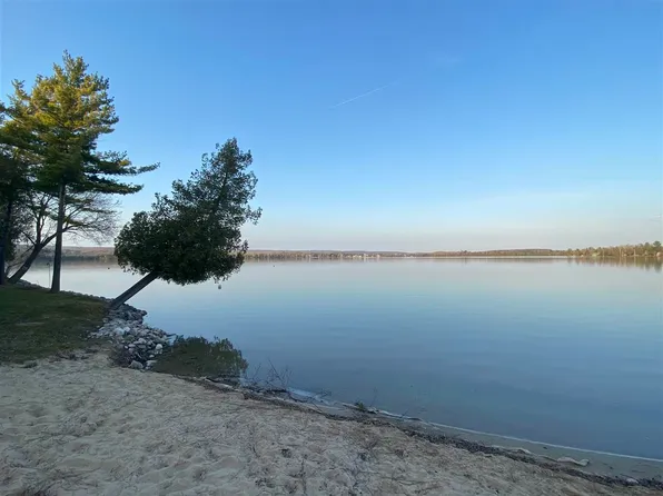 3440 Lakeside Dr N APT 66, Petoskey, MI 49770