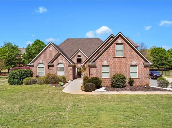 1115 Venetian Ln, Hampton, GA 30228