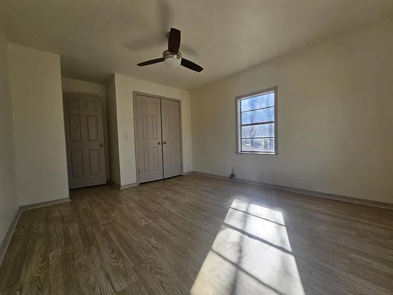 517 E Vinita Ave — Photo 9