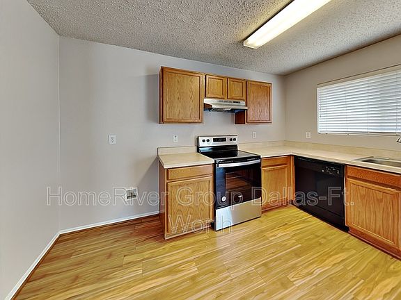5th image of 4840 Trail Hollow Dr