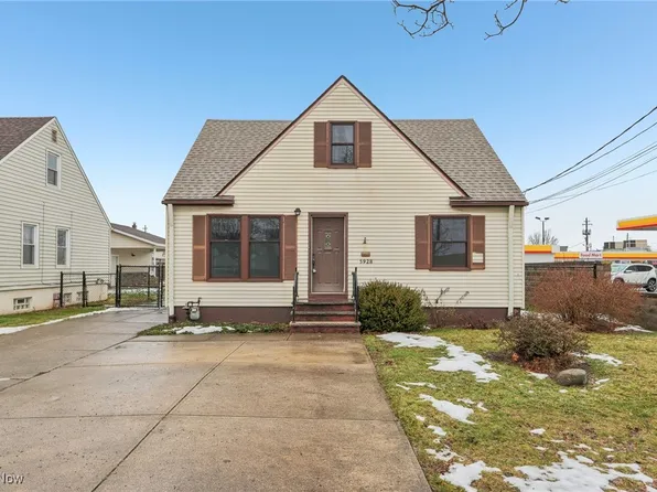 5928 Smith Rd, Brookpark, OH 44142