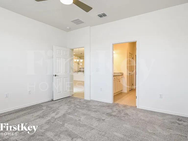 1622 Isleta Loop — Photo 10