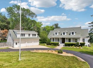 N1474 Fontana Ridge Rd, Fontana, WI 53125