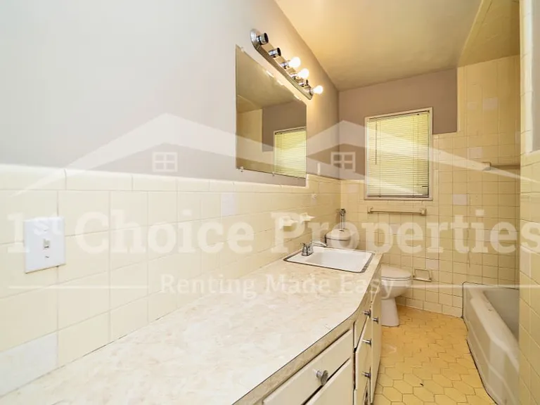 1708 Decatur Ave — Photo 8