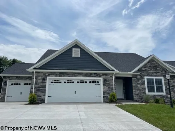 71 Hidden Brook Cir, Morgantown, WV 26508