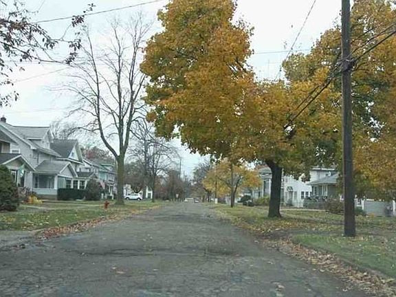 Exterior Neighborhood (street photo)