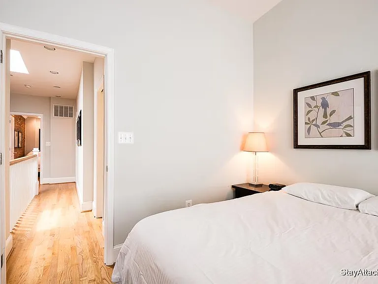 221 E St NE — Photo 14