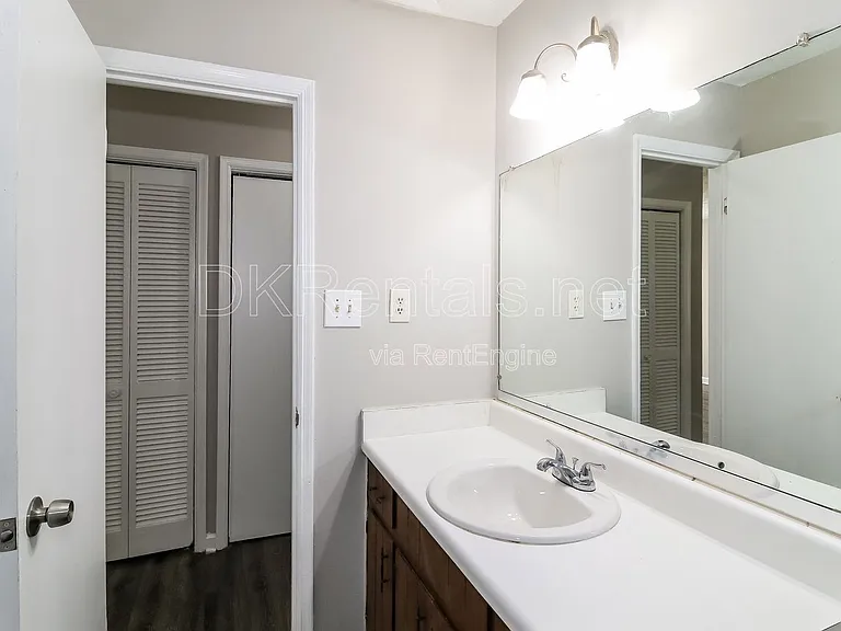 307 Hamilton Glenn — Photo 13