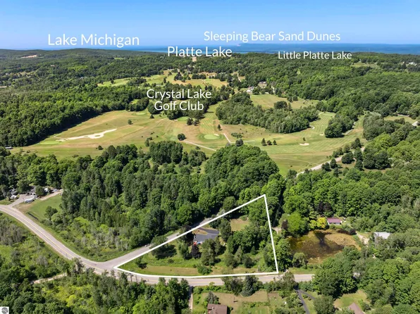 8468 Narrow Gauge Rd, Beulah, MI 49617
