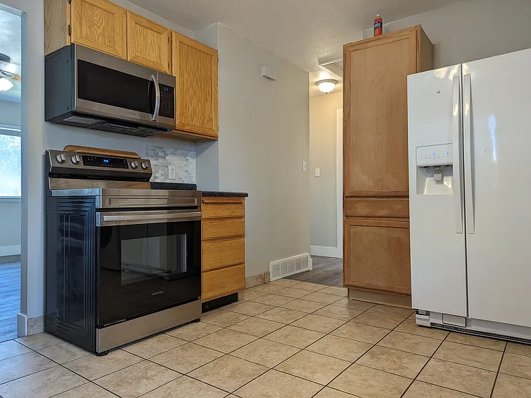 1089 W 300 N — Photo 6