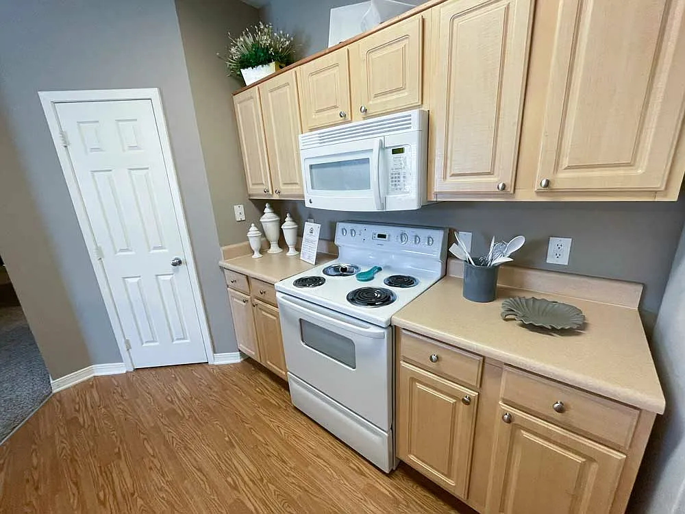 Lexington Place Apartments — Photo 3