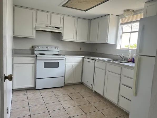 6118 Wilderock Dr APT B, Corpus Christi, TX 78414