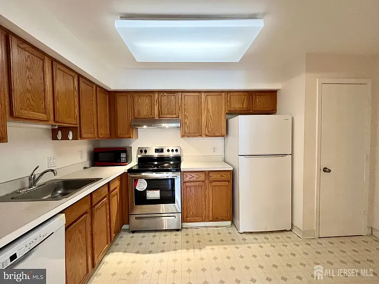 2217 Sayre Dr #0 — Photo 9