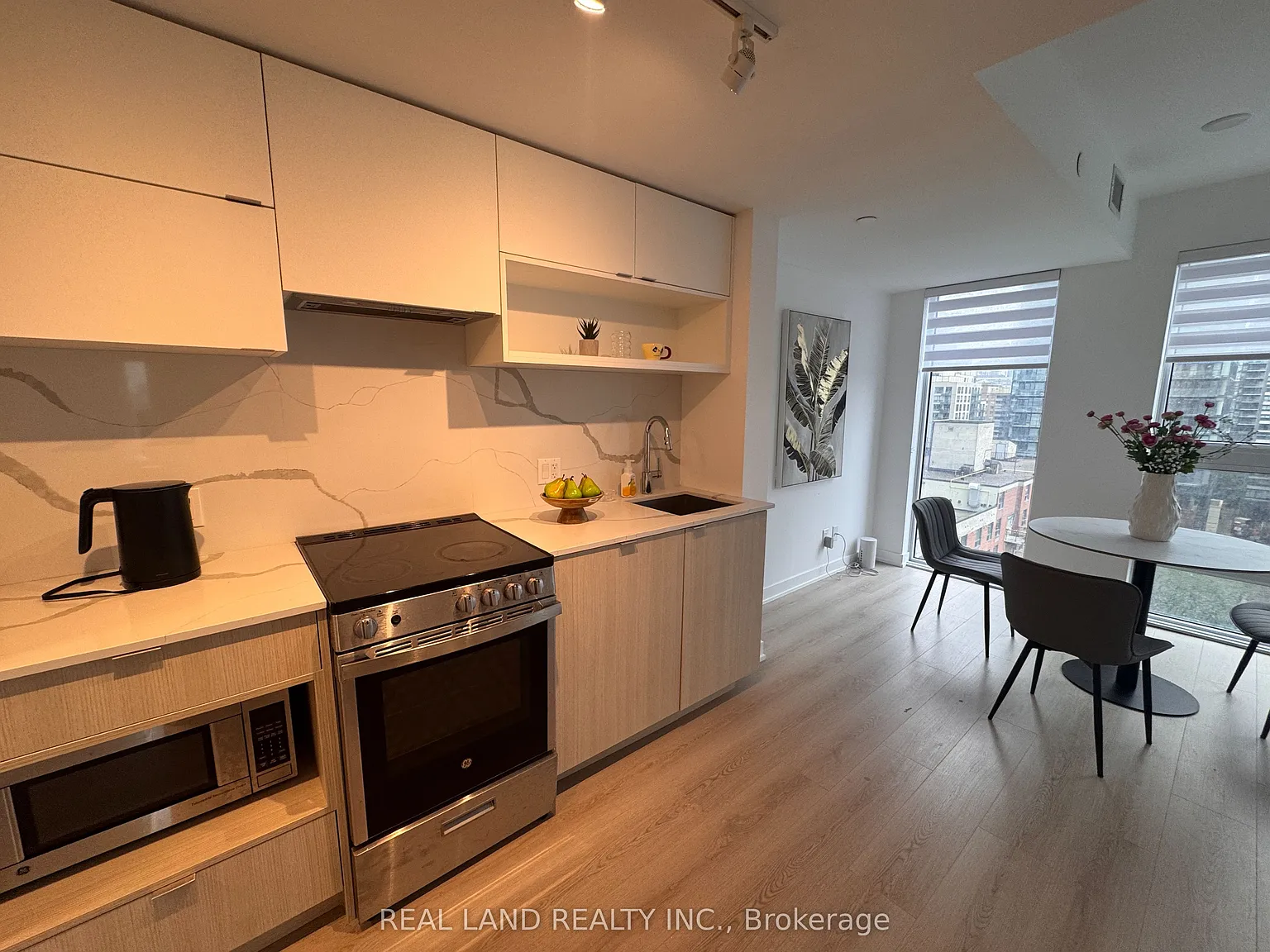 2 bed, $2,550 — Photo 2