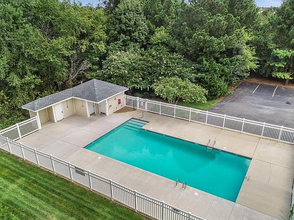 4th image of 34383 Summerlyn Dr APT 101