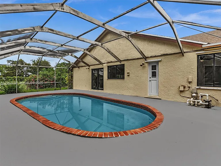 8813 Paradise Ct — Photo 33