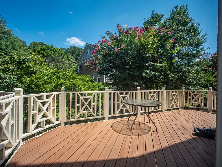 10186 Castlewood Ln — Photo 34