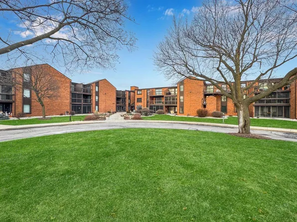 6100 West Stonehedge DRIVE #368, Greenfield, WI 53220