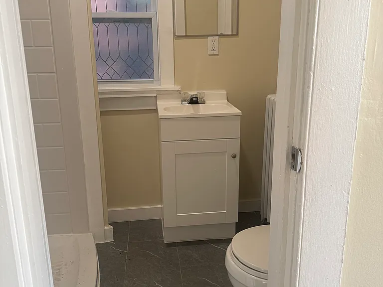 3 Mount Carmel Pl #2 — Photo 12