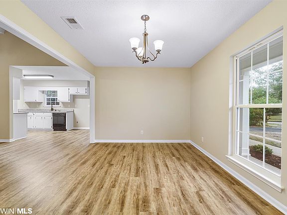 3rd image of 2608 Wagon Wheel Dr