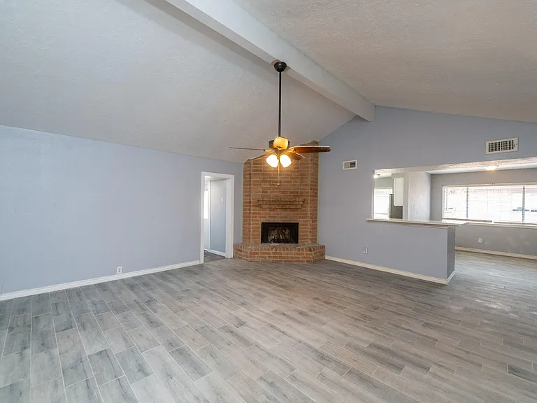3323 Silverside Dr — Photo 3