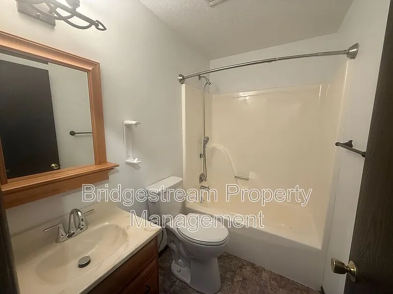 68 Candlewood Ct — Photo 8