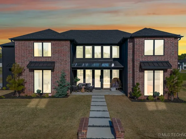 7701 S 21st St, Broken Arrow, OK 74011