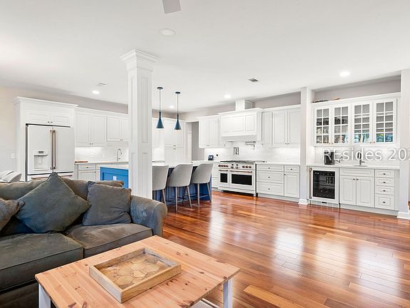 3rd image of 46 Hearthwood Dr